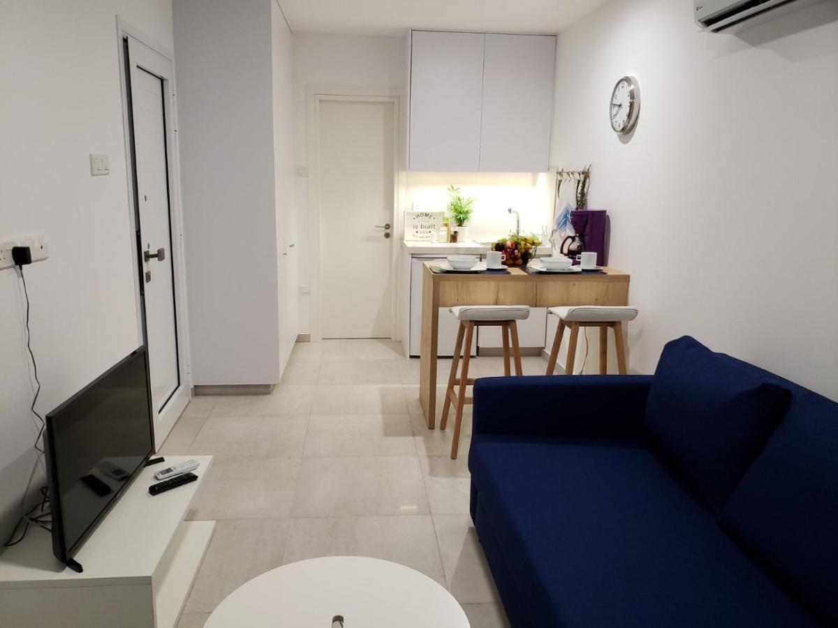 Modern & Cozy Studio W/ Backyard Near City Center Лимасол Екстериор снимка