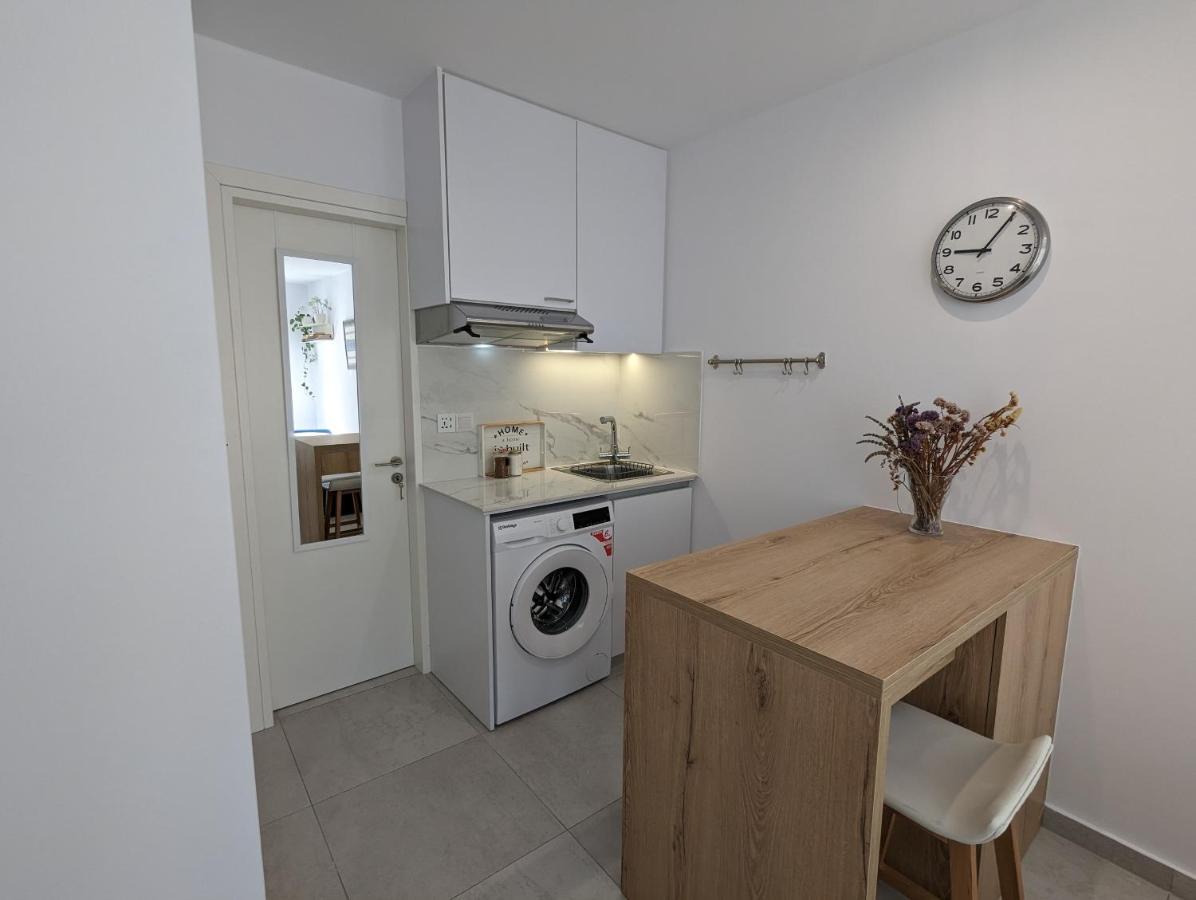 Modern & Cozy Studio W/ Backyard Near City Center Лимасол Екстериор снимка